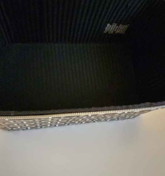 Bebe Cosmetic Travel Train Bag  9" x 6" x 5" New - Picture 2 of 2